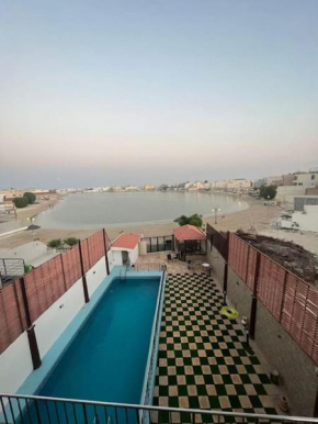 شاليه موج البحري بمسبح وشاطئ خاص